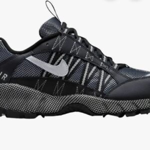 Nike Air Humara QS    6.5y/8w
